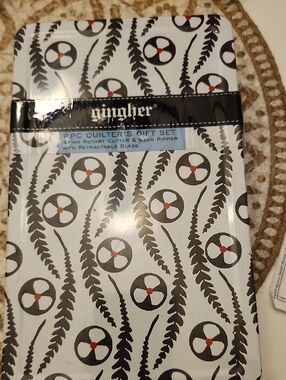2-Piece Quilter's Gift Set - Black and White